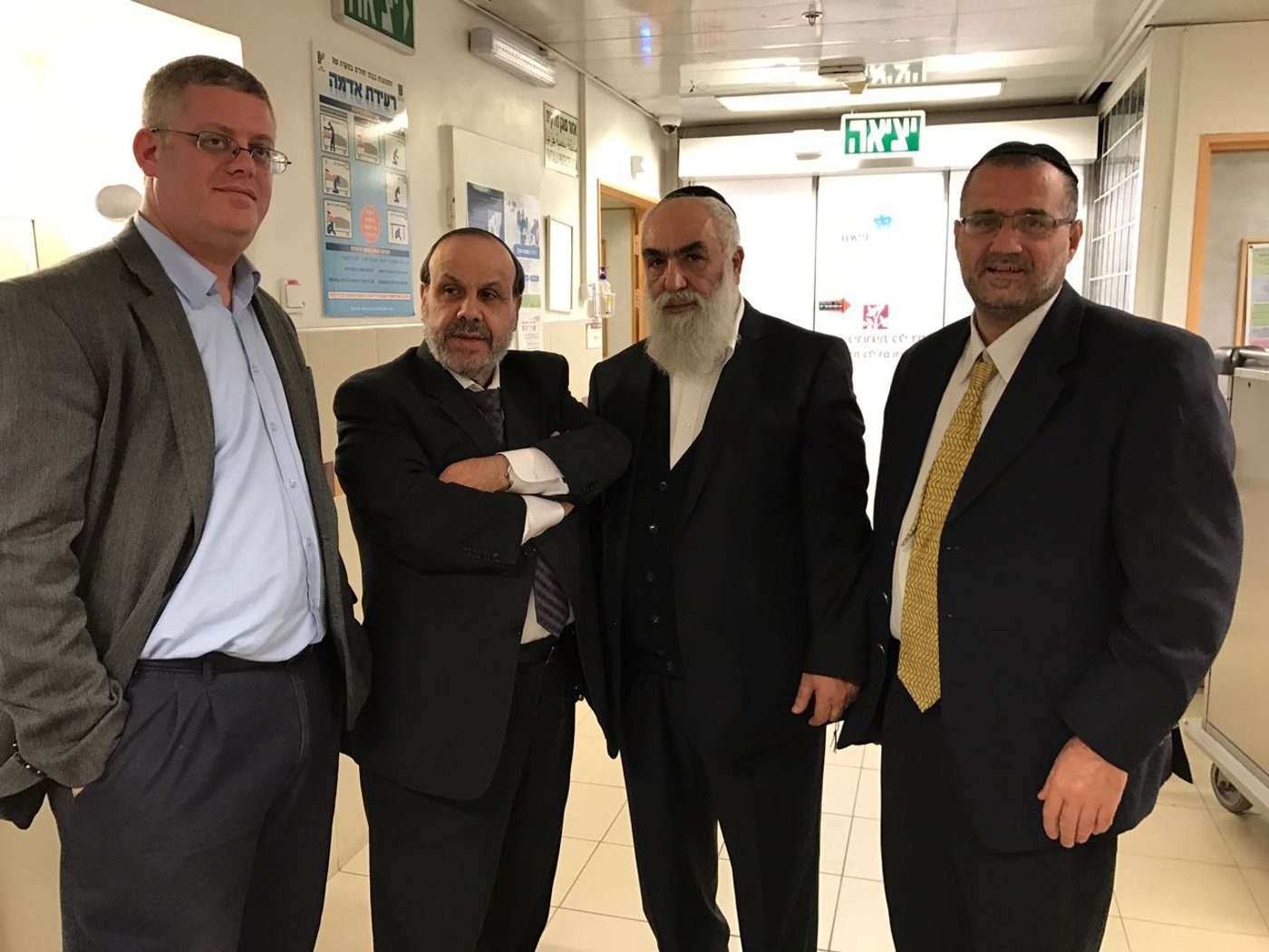 שר הדתות אזולאי ביקר בחדר הדיין הרב יחיאל אילוז שנורה בחיפה