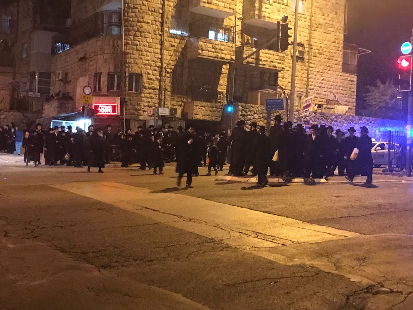 'העדה' הפגינו וח"כ גפני הביא לשחרור הבחורה העצורה