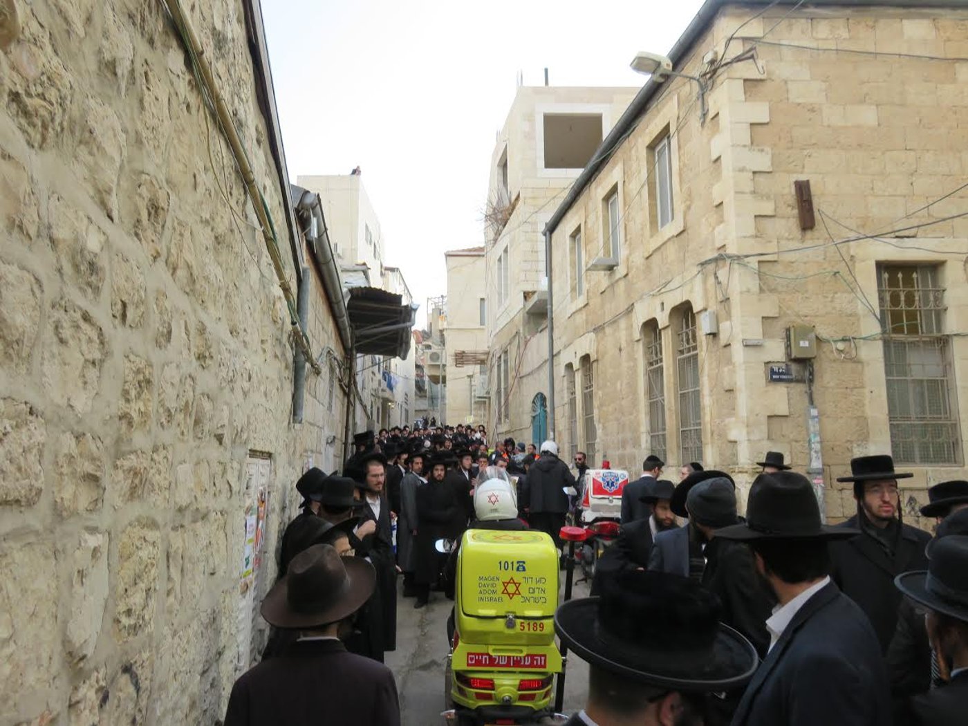 שעות לאחר הדיון בכנסת: חייל חרדי הותקף ב"בית ישראל"