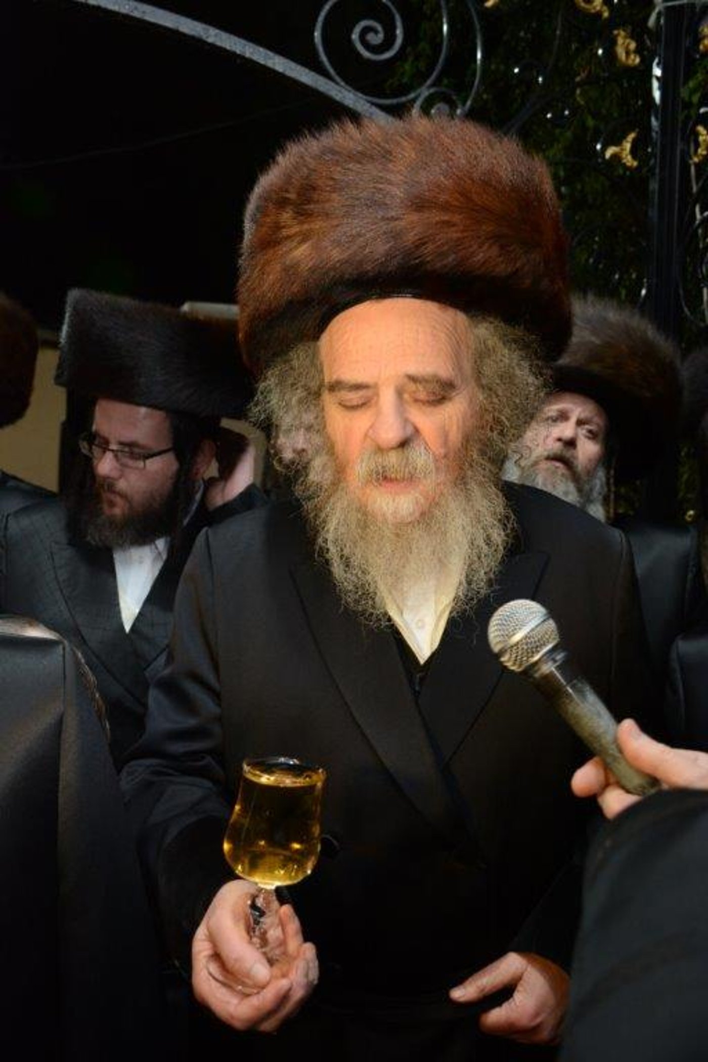 שמחת החתונה בחצר שאץ אשדוד. תיעוד