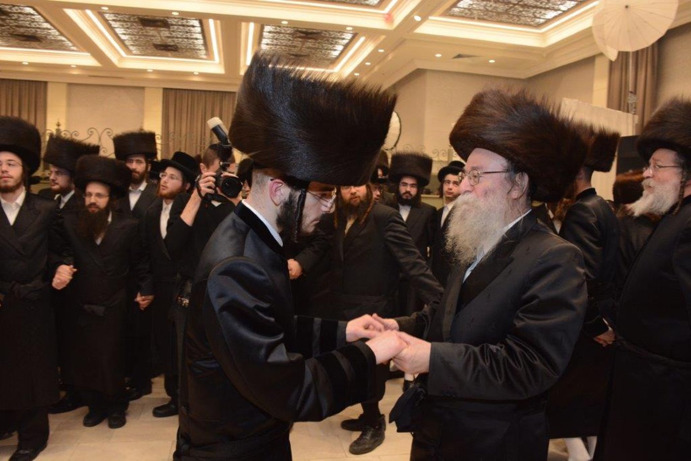 שמחת החתונה בחצר שאץ אשדוד. תיעוד