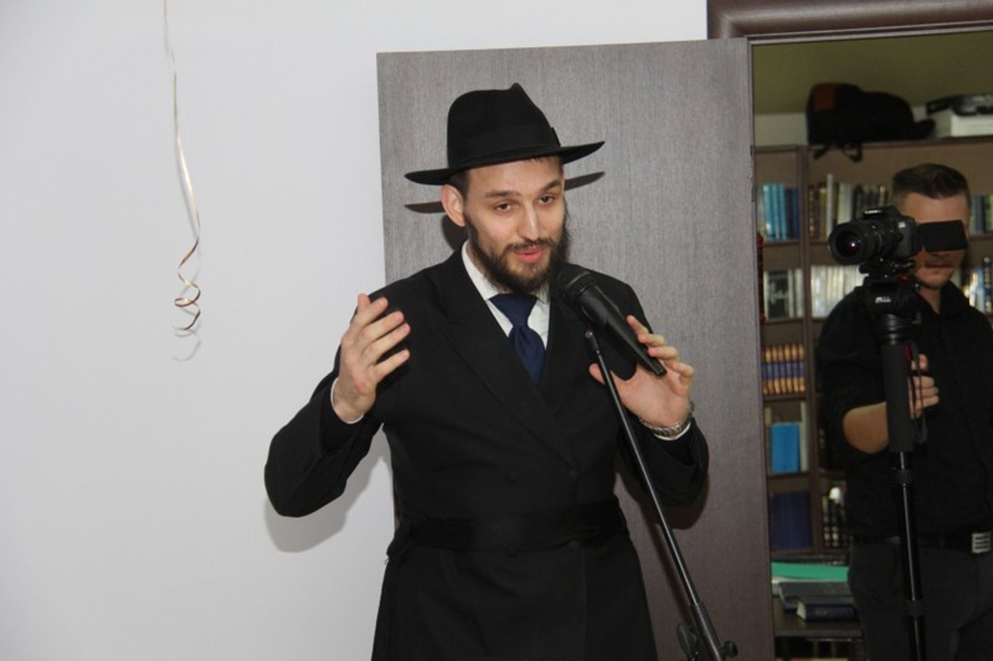 הכנסת ספר תורה בעיר אוריול ברוסיה. צפו
