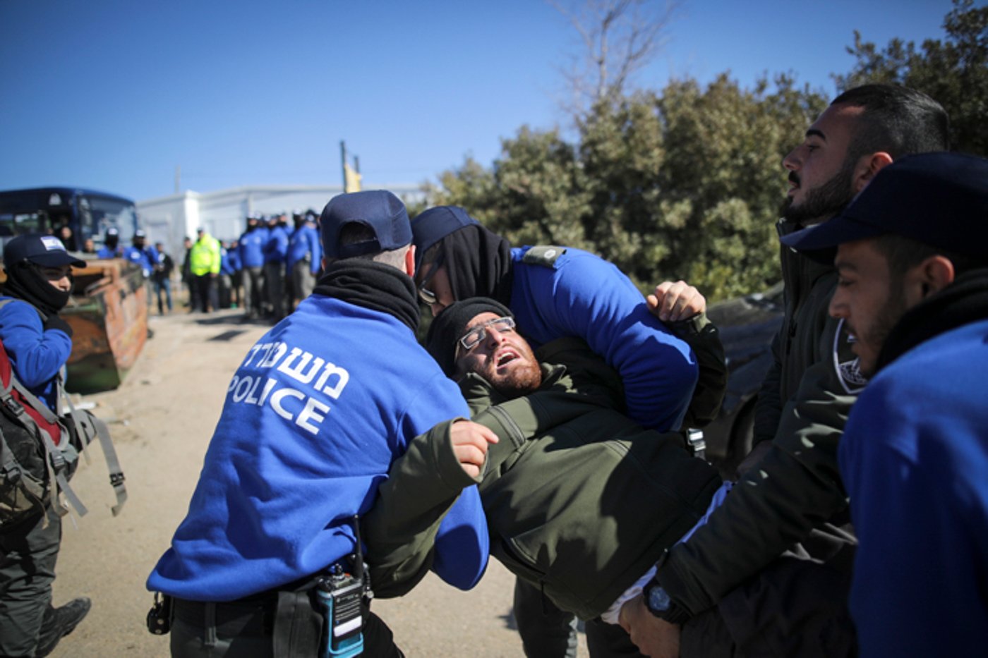 הפינוי האלים של בית הכנסת בעמונה | צפו בגלריה