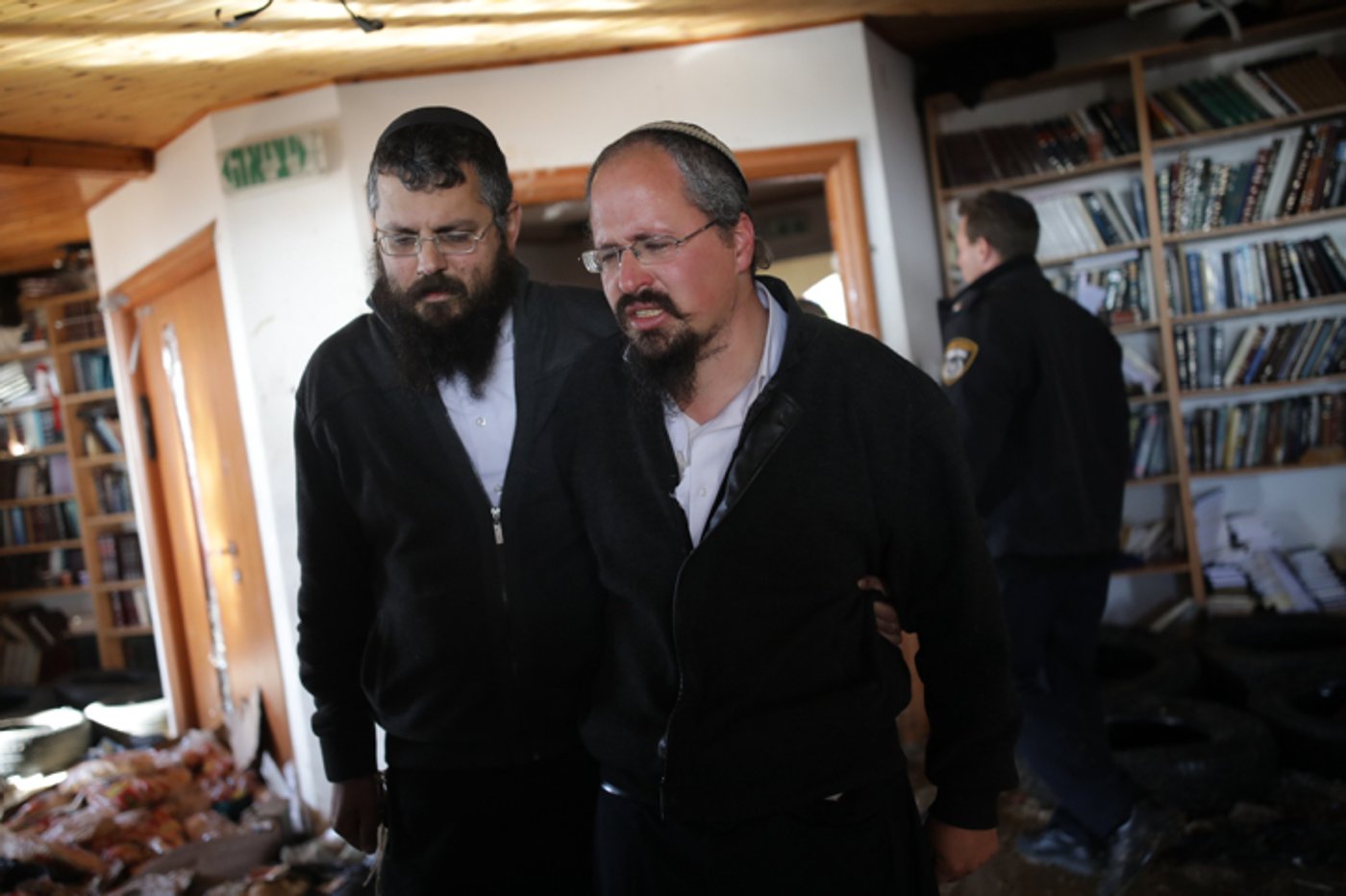 הפינוי האלים של בית הכנסת בעמונה | צפו בגלריה