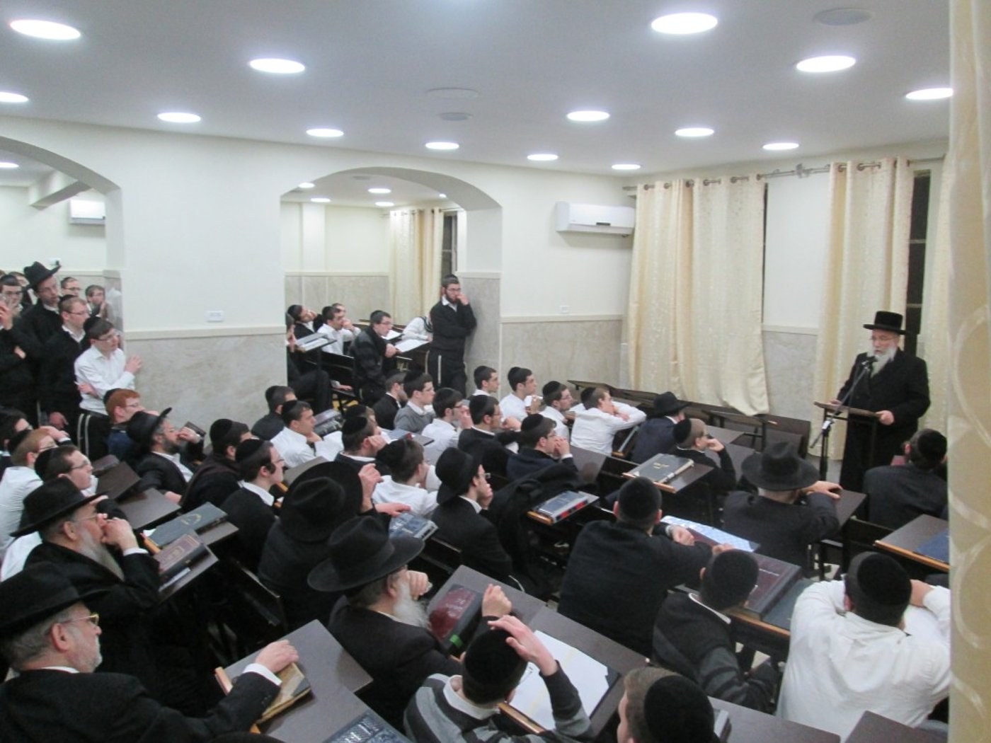 מספד בפוניבז' על הגרד"צ קצבורג זצ"ל. תיעוד
