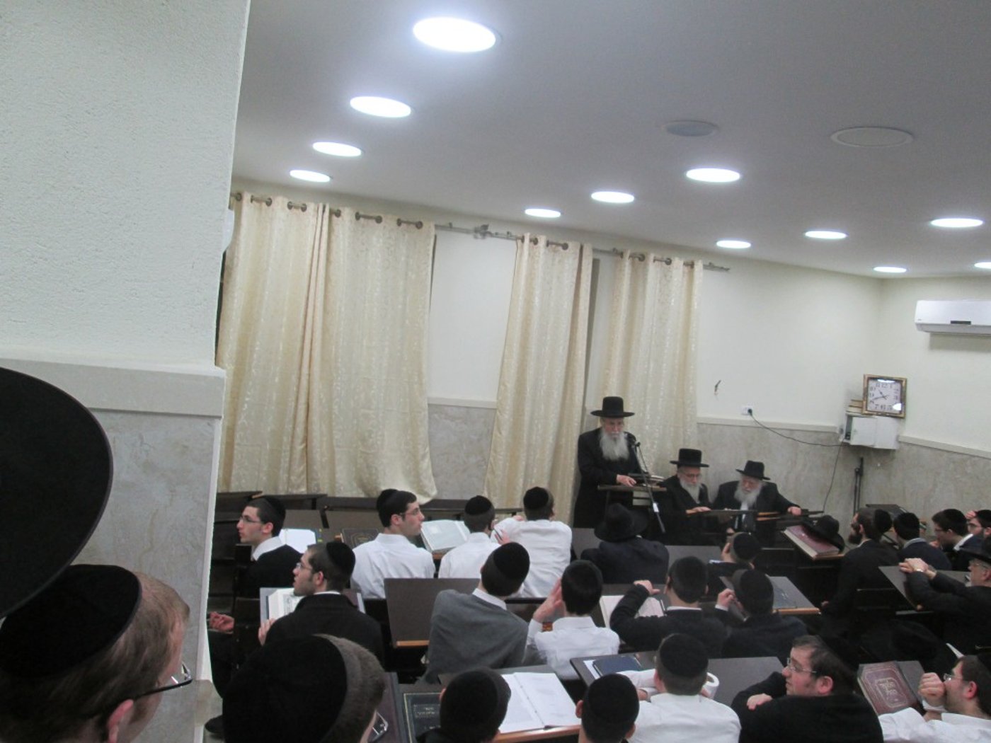 מספד בפוניבז' על הגרד"צ קצבורג זצ"ל. תיעוד
