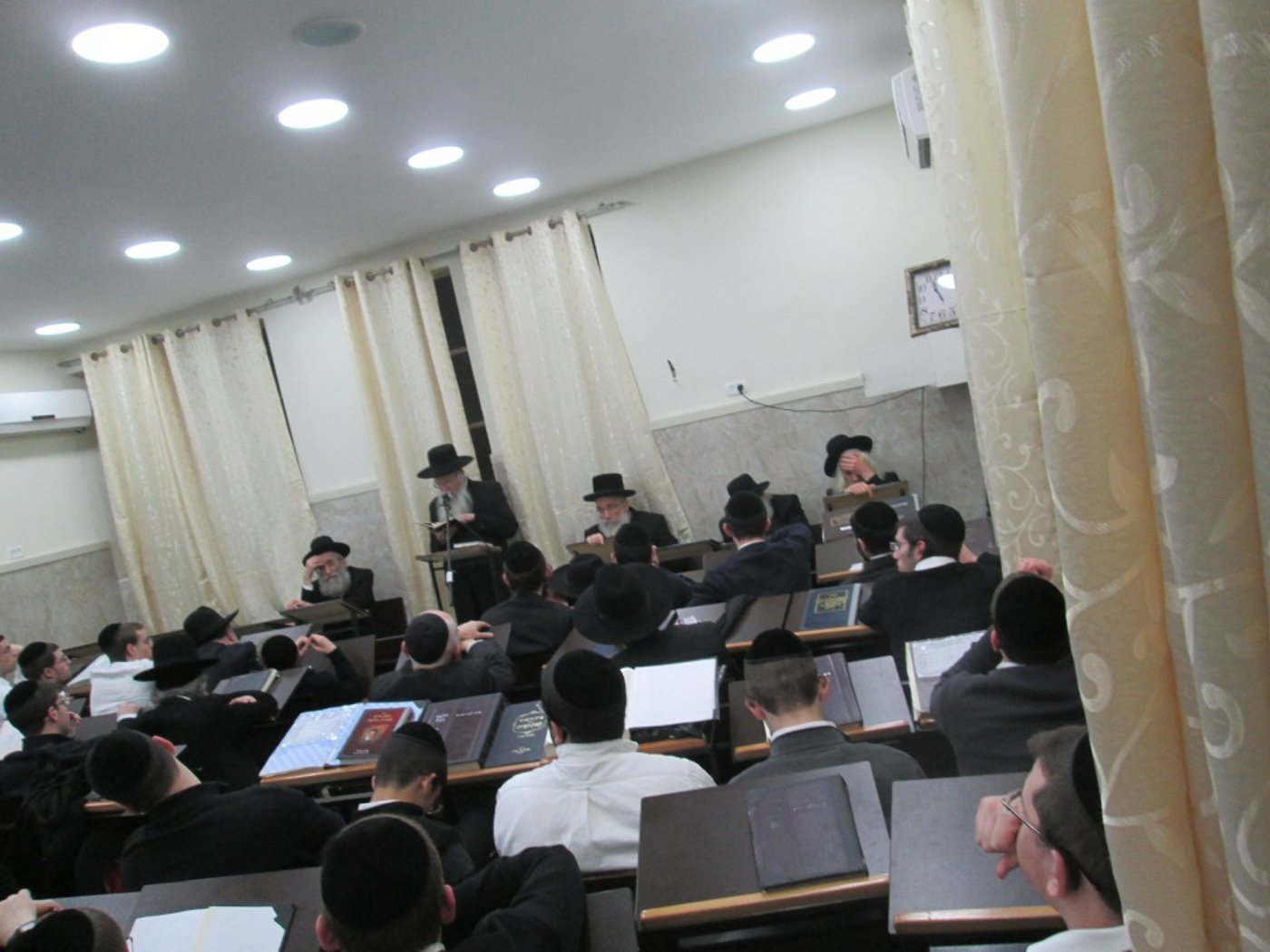 מספד בפוניבז' על הגרד"צ קצבורג זצ"ל. תיעוד