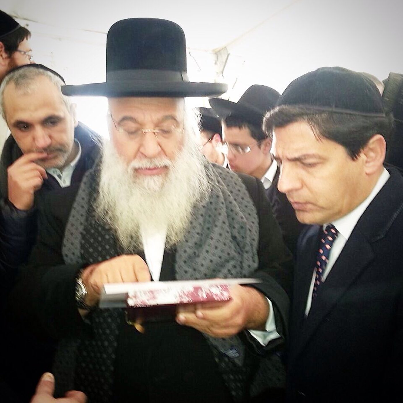 צפו: המקובל רבי בניהו שמואלי בציון הרש"ש הקדוש