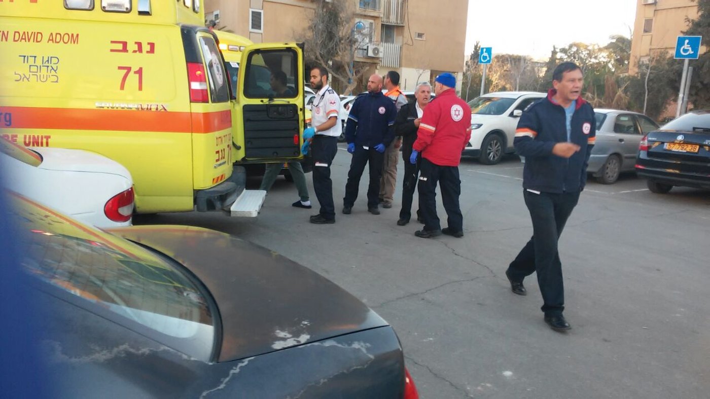 שריפה פרצה בבניין בדימונה: 21 נפצעו