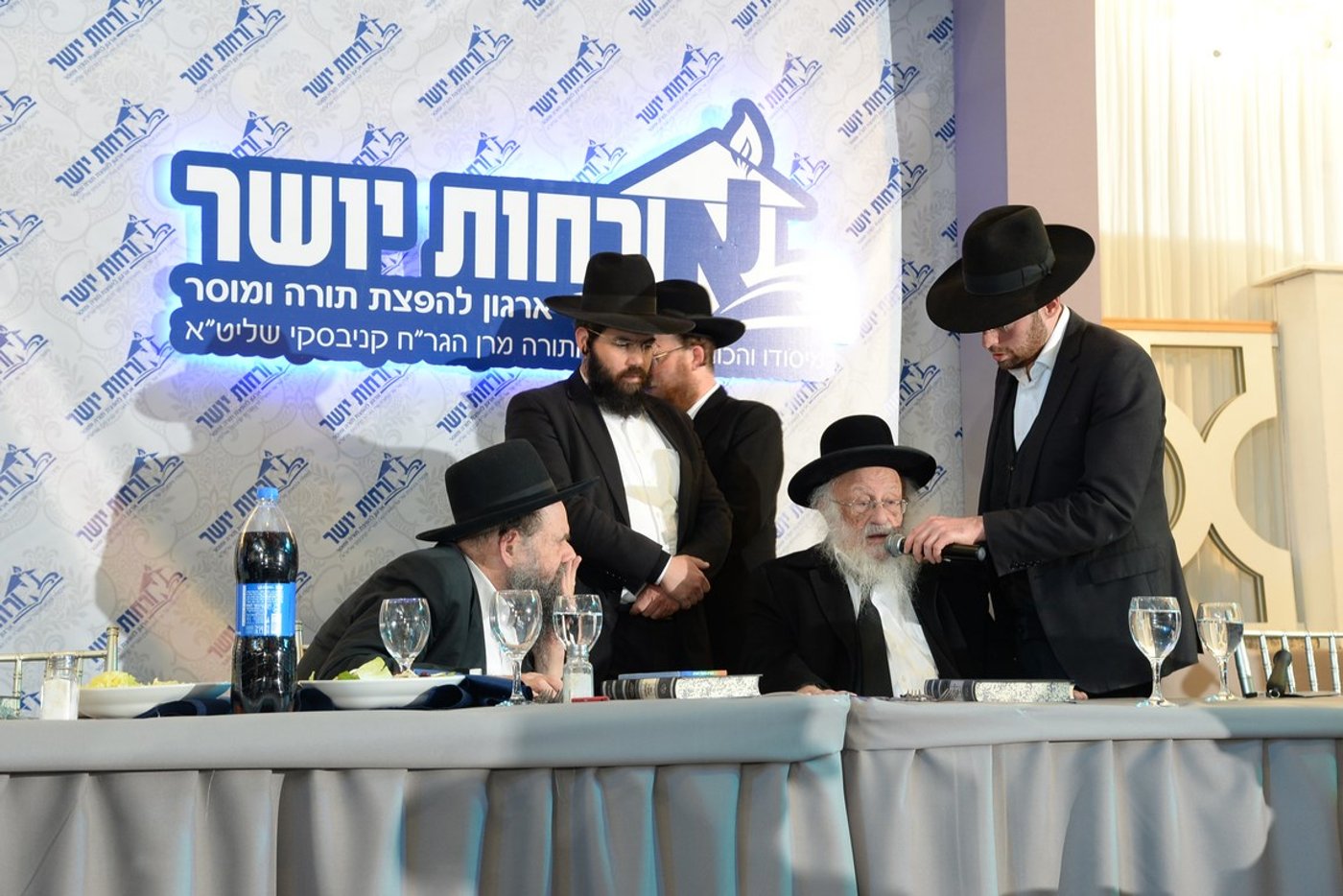 סיום "שערי תשובה" במעמד מרן הגר"ח קנייבסקי. צפו