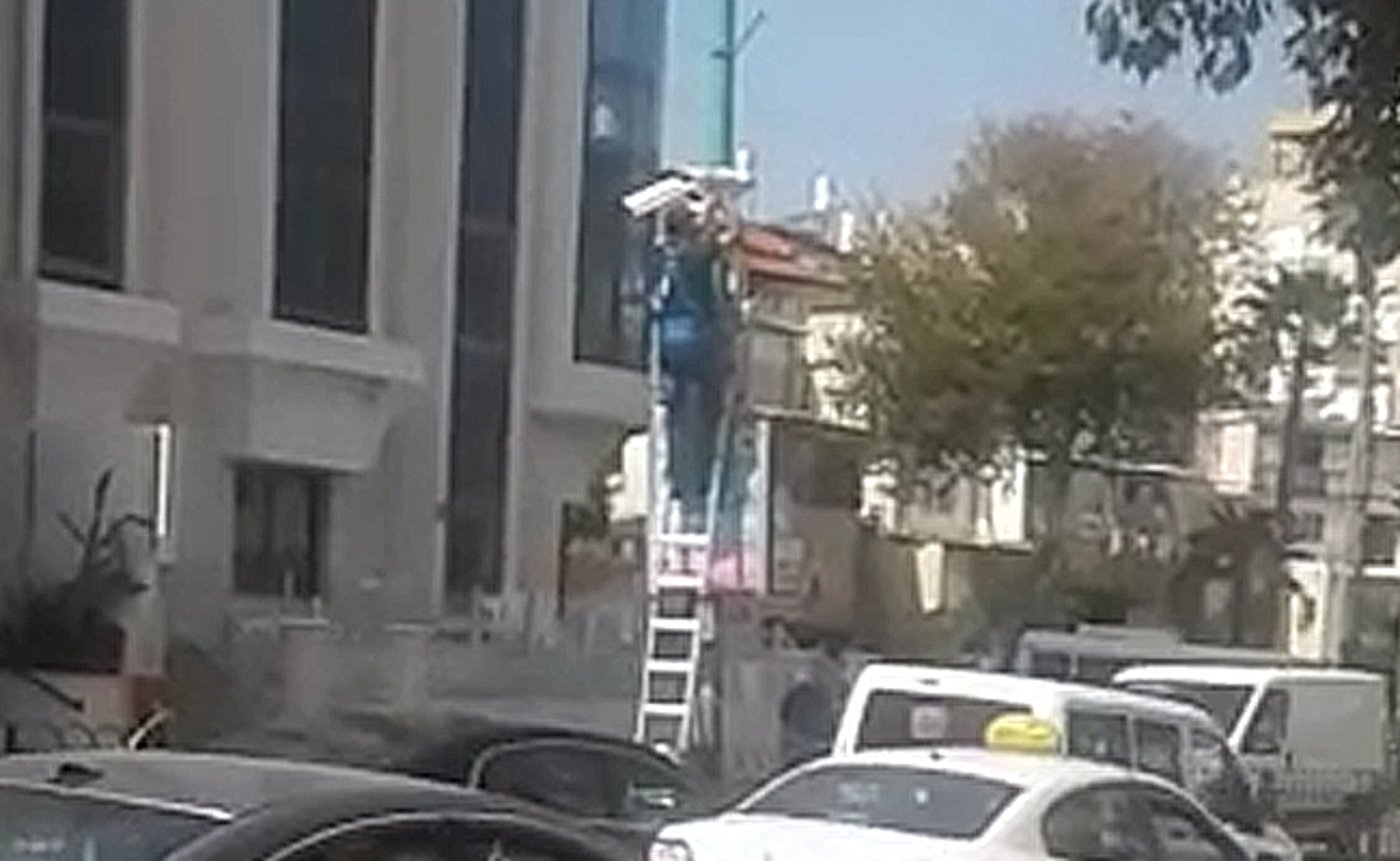התקנת המצלמות, הבוקר