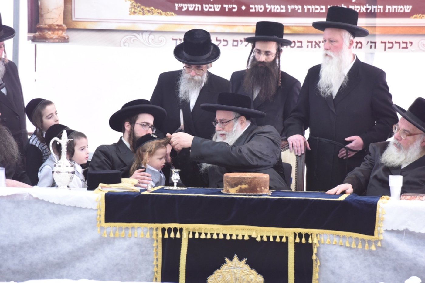 מעמד החלאקה לנין האדמו"ר מצאנז. תיעוד