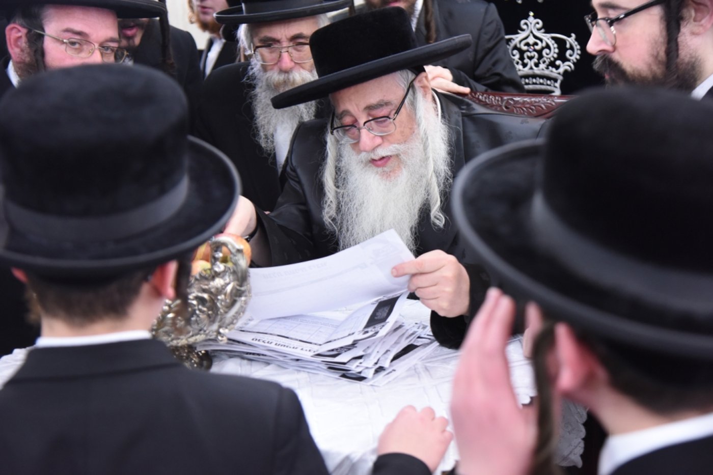 מעמד החלאקה לנין האדמו"ר מצאנז. תיעוד