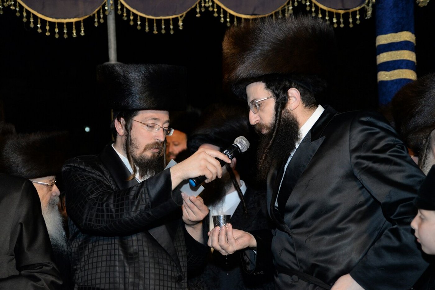 אלפים בחתונת בנו של 'רבי מיילך' בידרמן. צפו