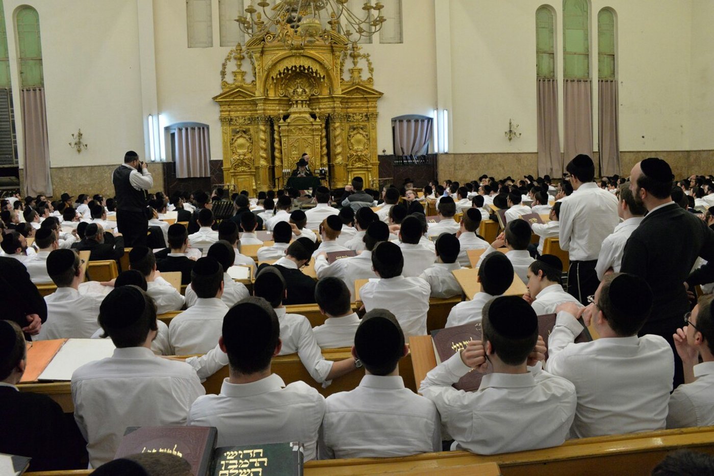 עצרת מספד בישיבת פוניבז' לגר"י אדלשטיין