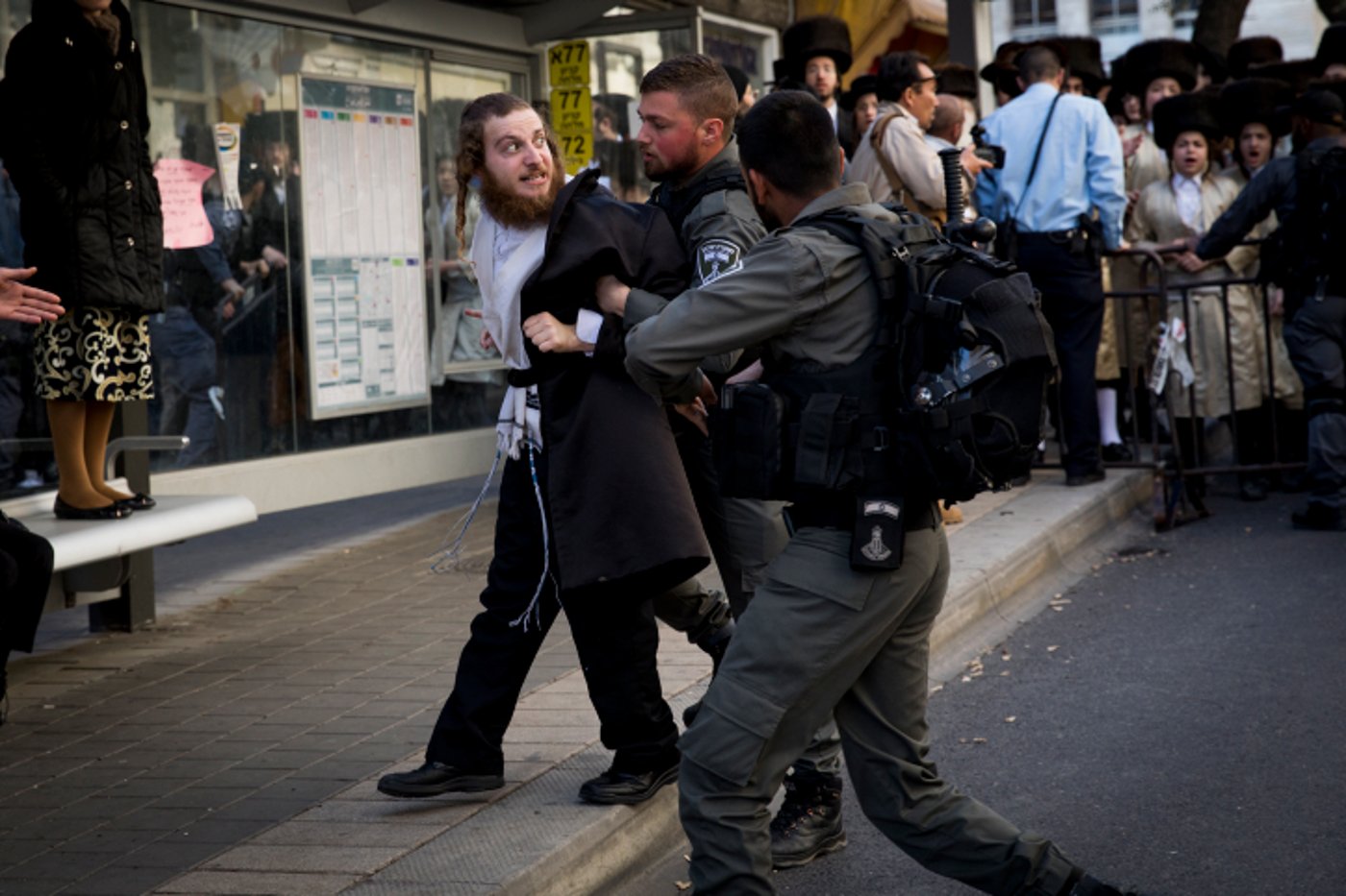 'העדה': עשו עלינו מצור בשבת; המשטרה: יידו עלינו אבנים