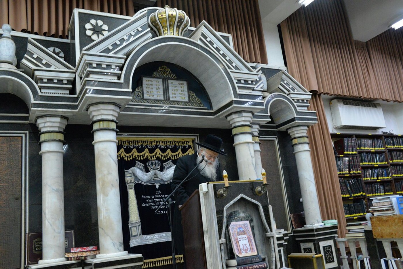 בכולל חזון איש ביכו את פטירת הגר"י אדלשטיין
