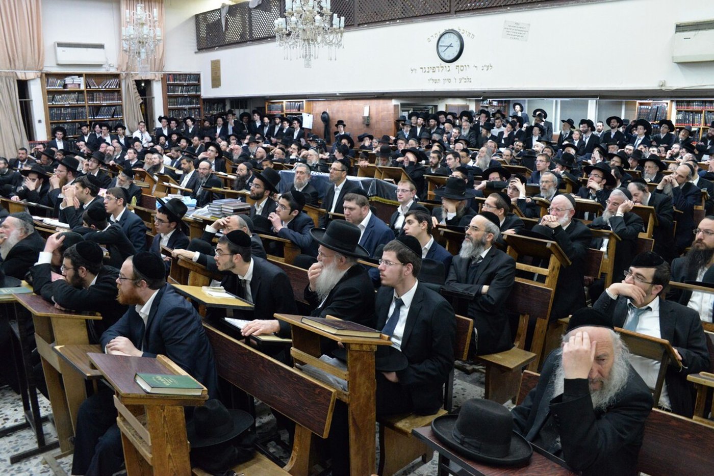 בכולל חזון איש ביכו את פטירת הגר"י אדלשטיין