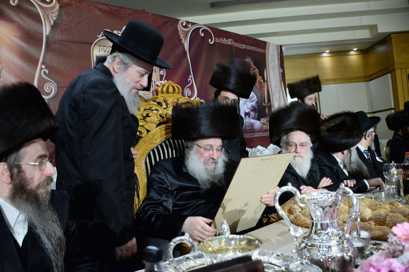 תיעוד ענק: הכנסת ספר התורה בנדבורנה