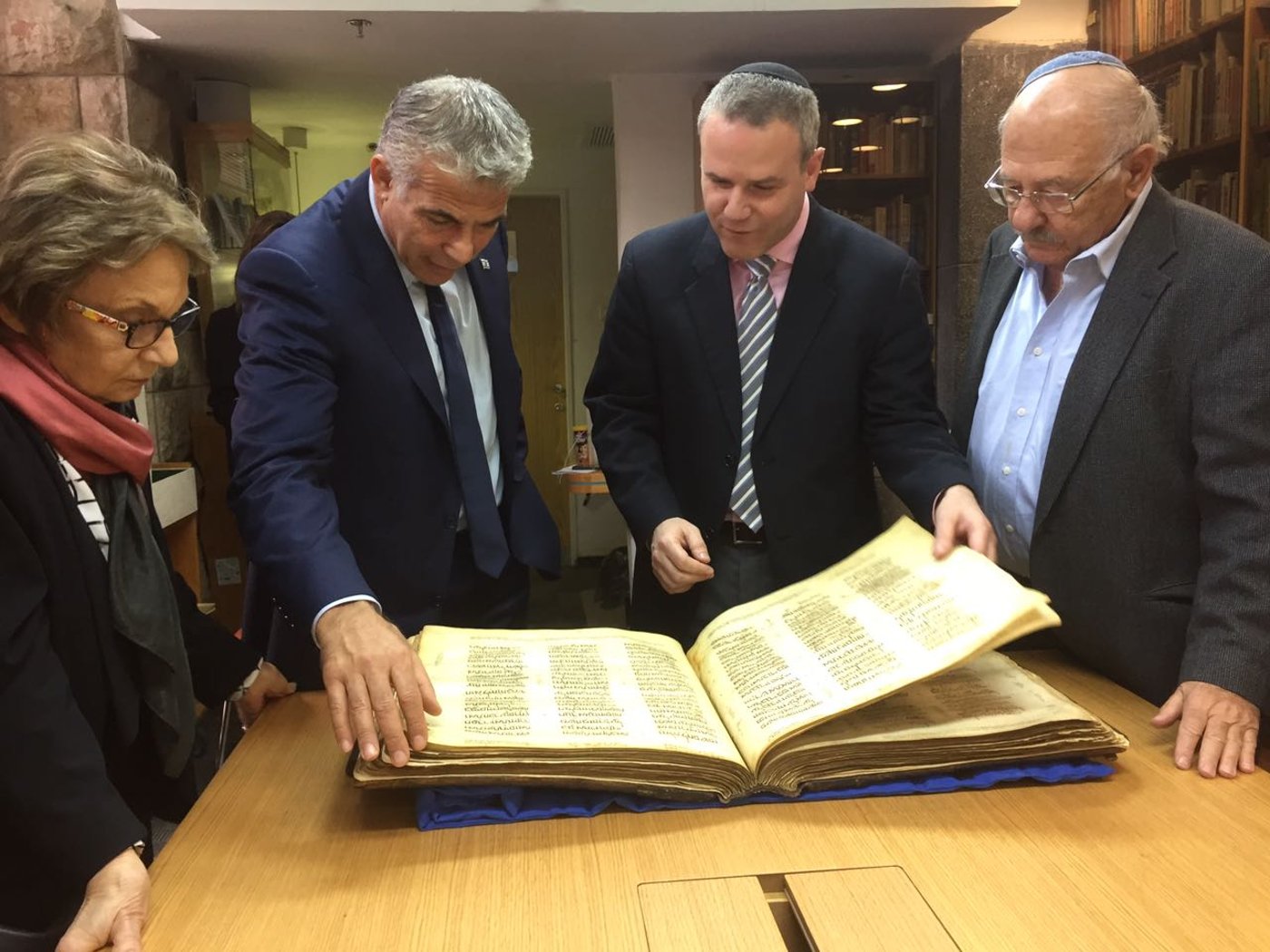 משמאל: שולמית ויאיר לפיד