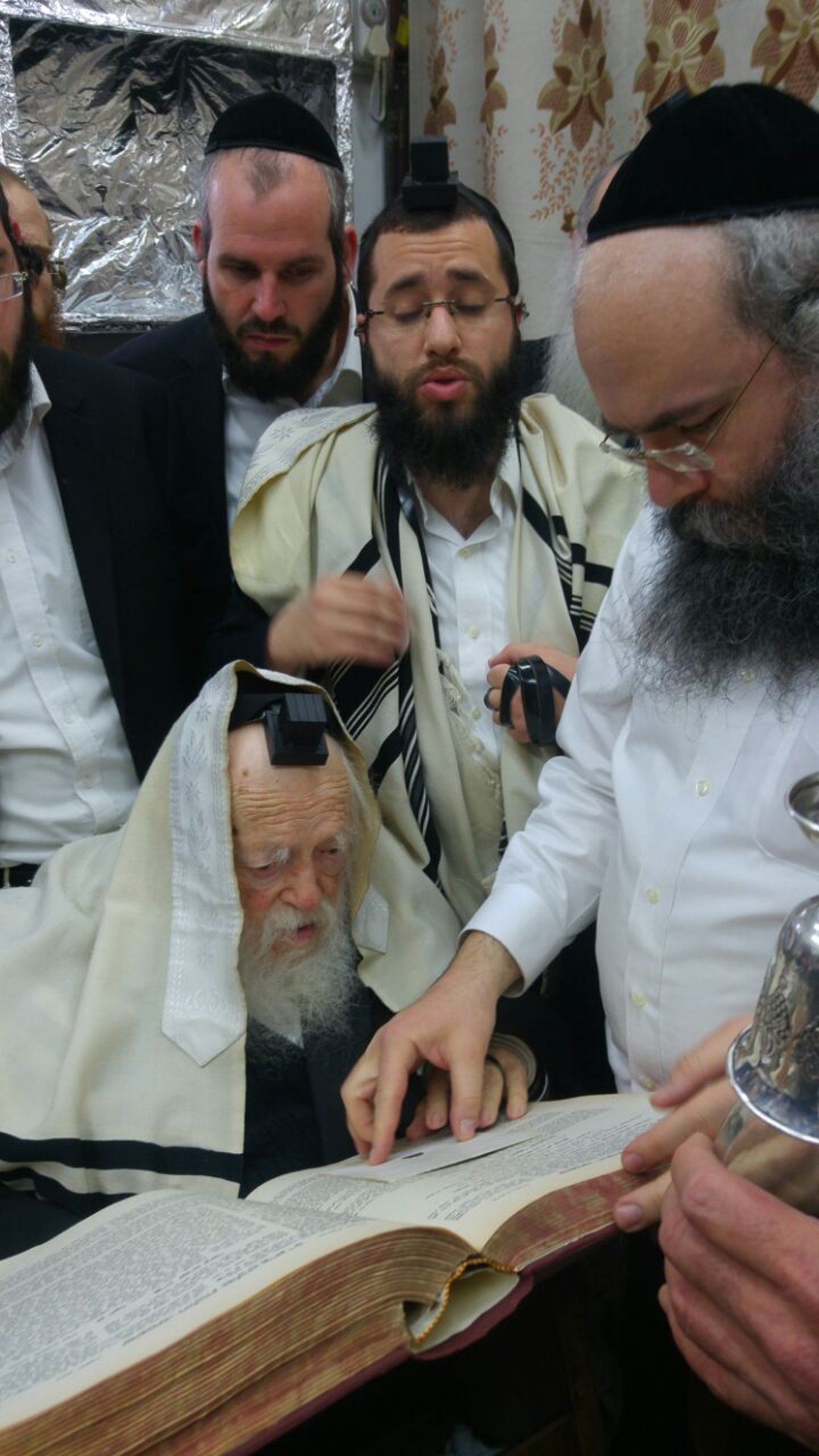 מרן שר התורה סיים את כל התורה • תיעוד מיוחד מהבית