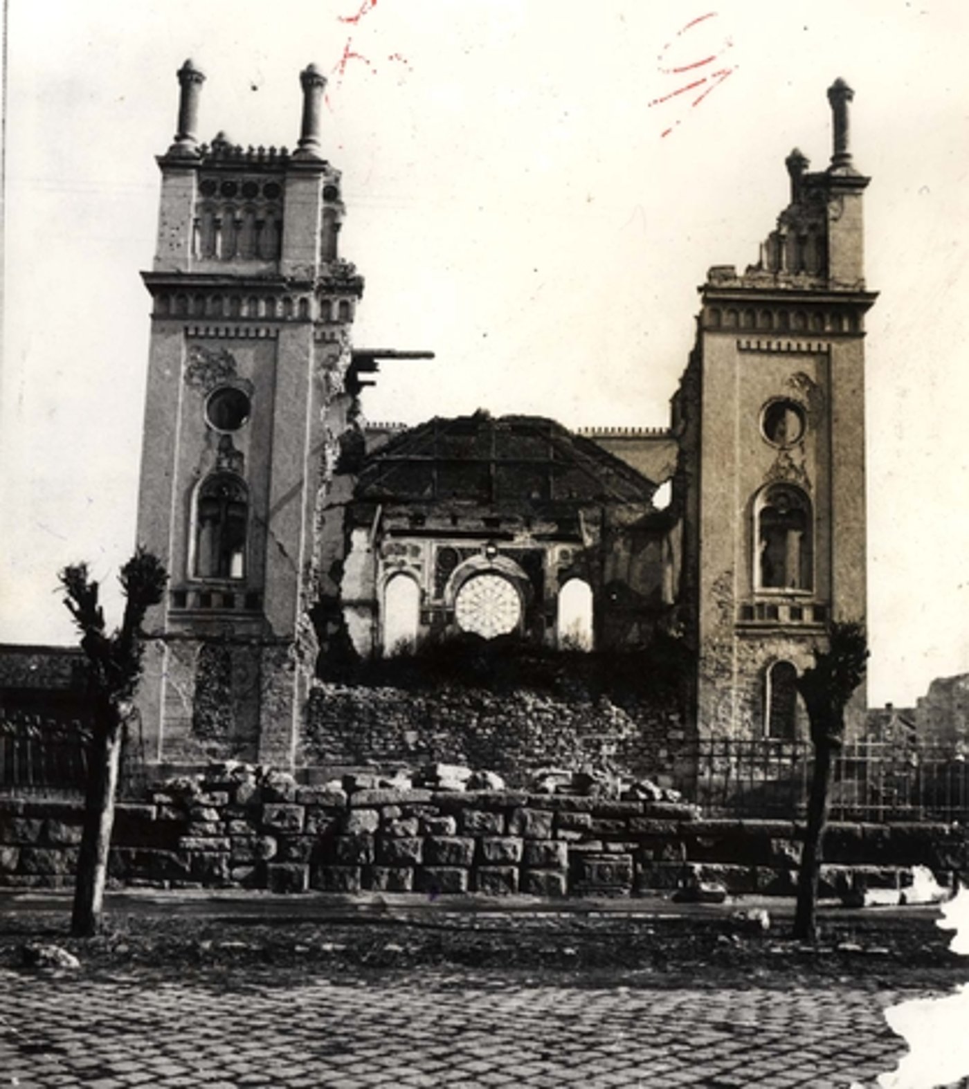 בית הכנסת בעיר באלאשאג'ארמאט Hungary ,Balassagy-armat, הריסות בית כנסת. 2