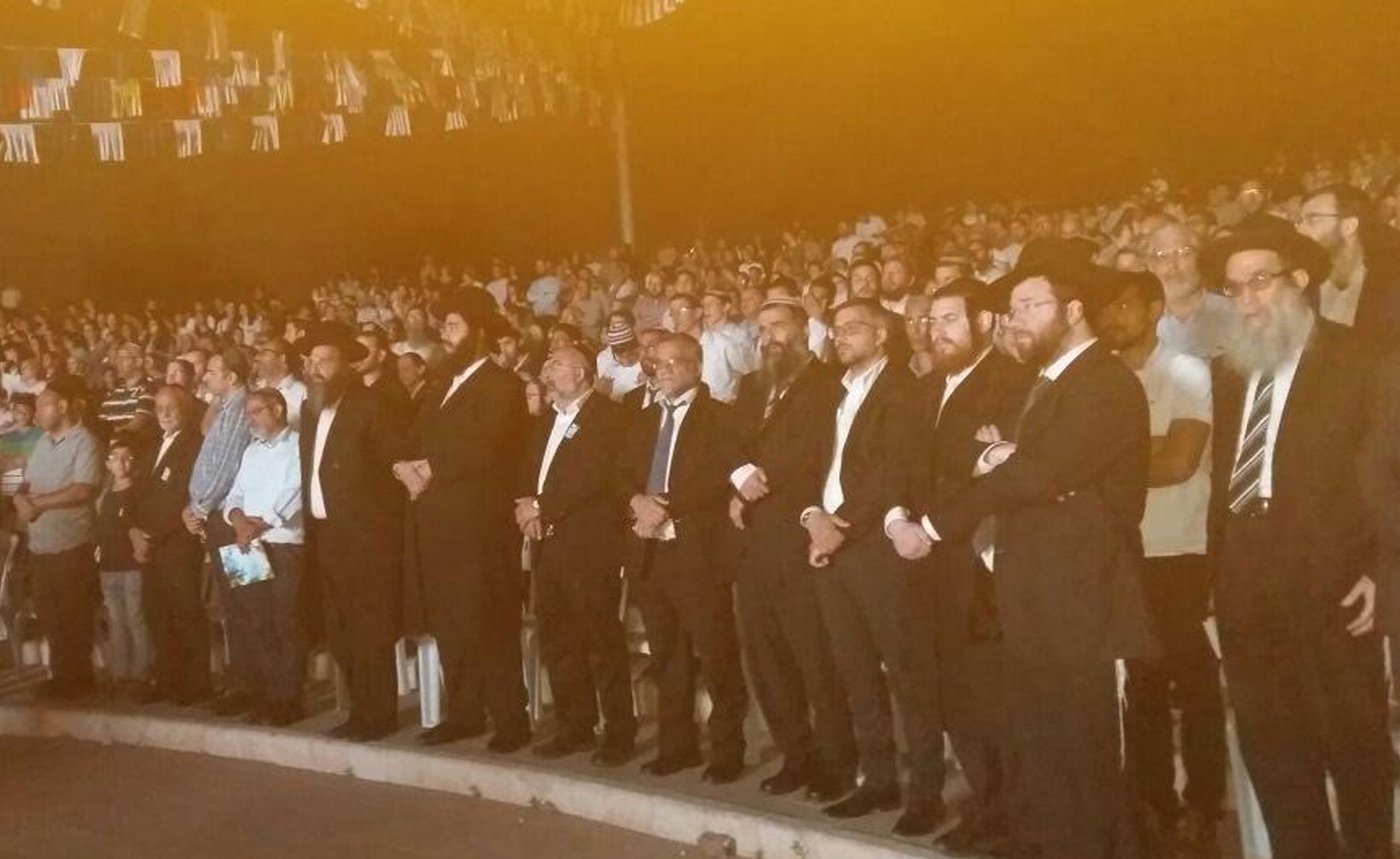 האברך החרדי הדליק משואה לזכר אביו הי"ד