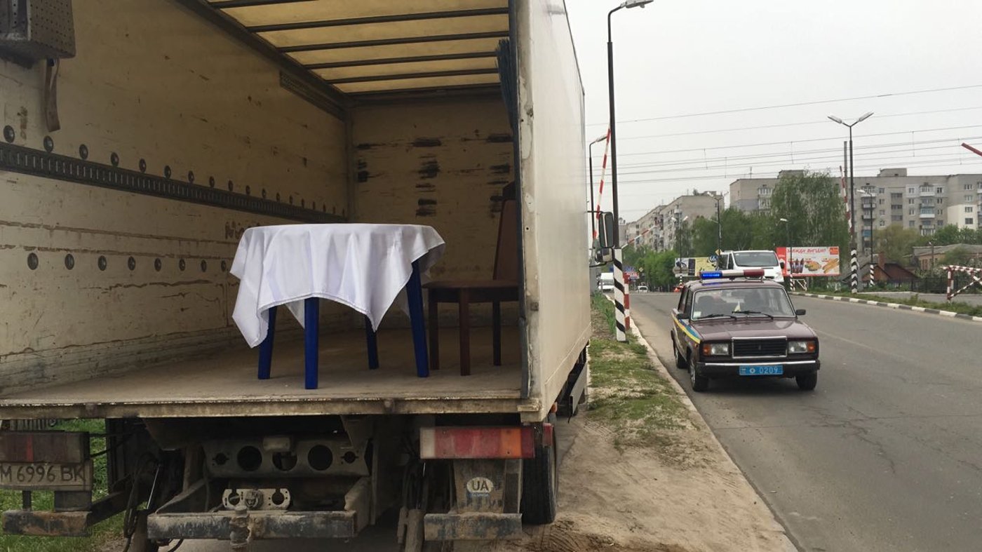 האדמו"ר התפלל בציון על-גבי משאית. צפו