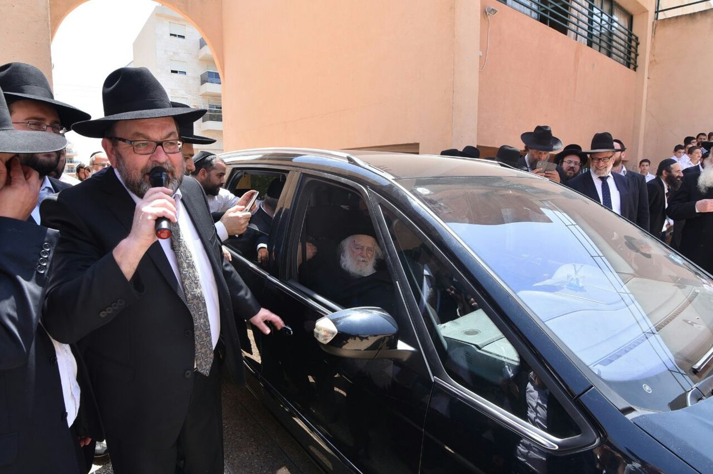 הגר"ח קנייבסקי בביקור נדיר במוסדות התורה בנתניה