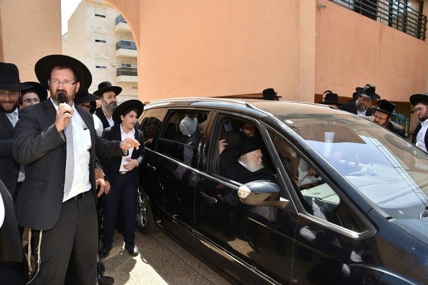 הגר"ח קנייבסקי בביקור נדיר במוסדות התורה בנתניה
