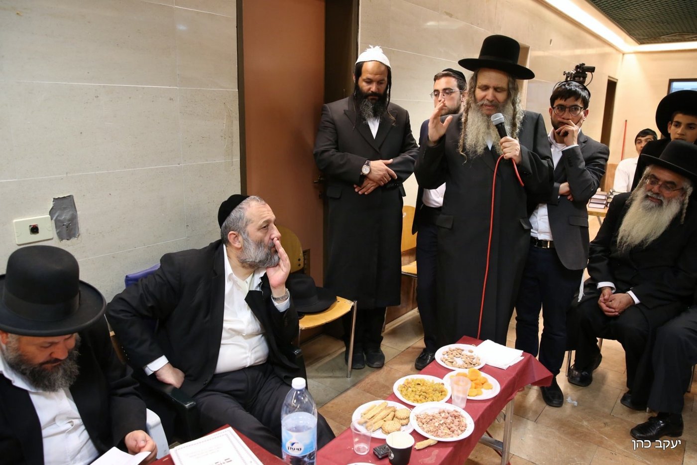 ניחום אבלים אצל השר אריה דרעי ביום ראשון • גלריה