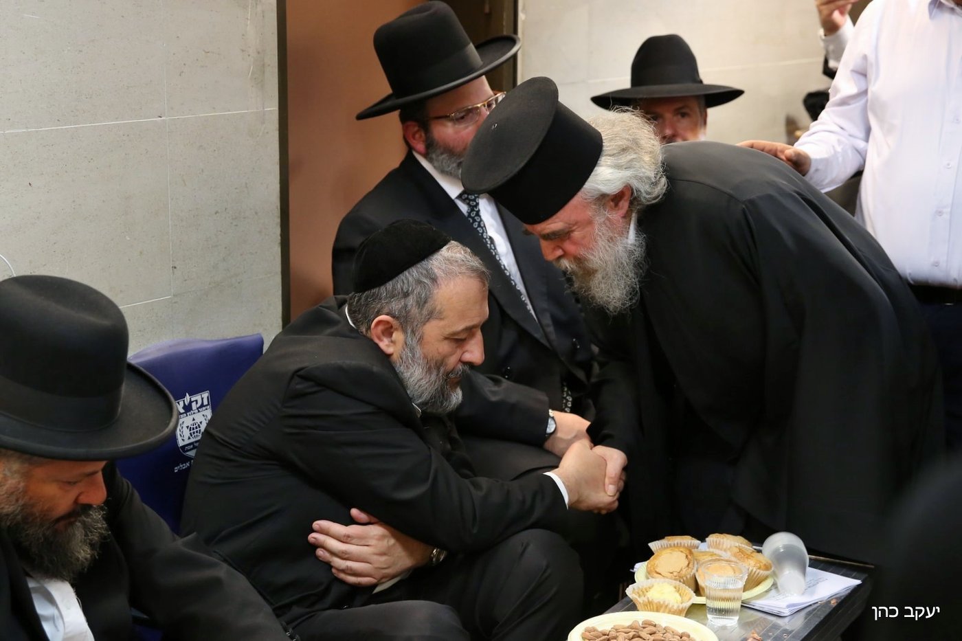 היום השלישי: ניחום אבלים אצל השר אריה דרעי