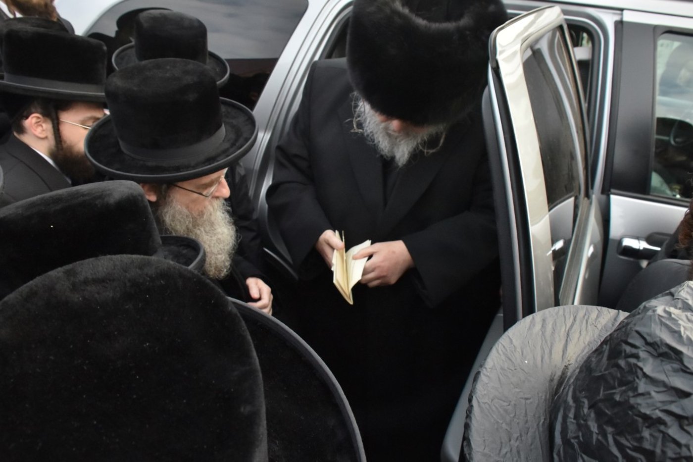 הסתיים החלק הראשון במסע האדמו"ר מבעלזא • תיעוד