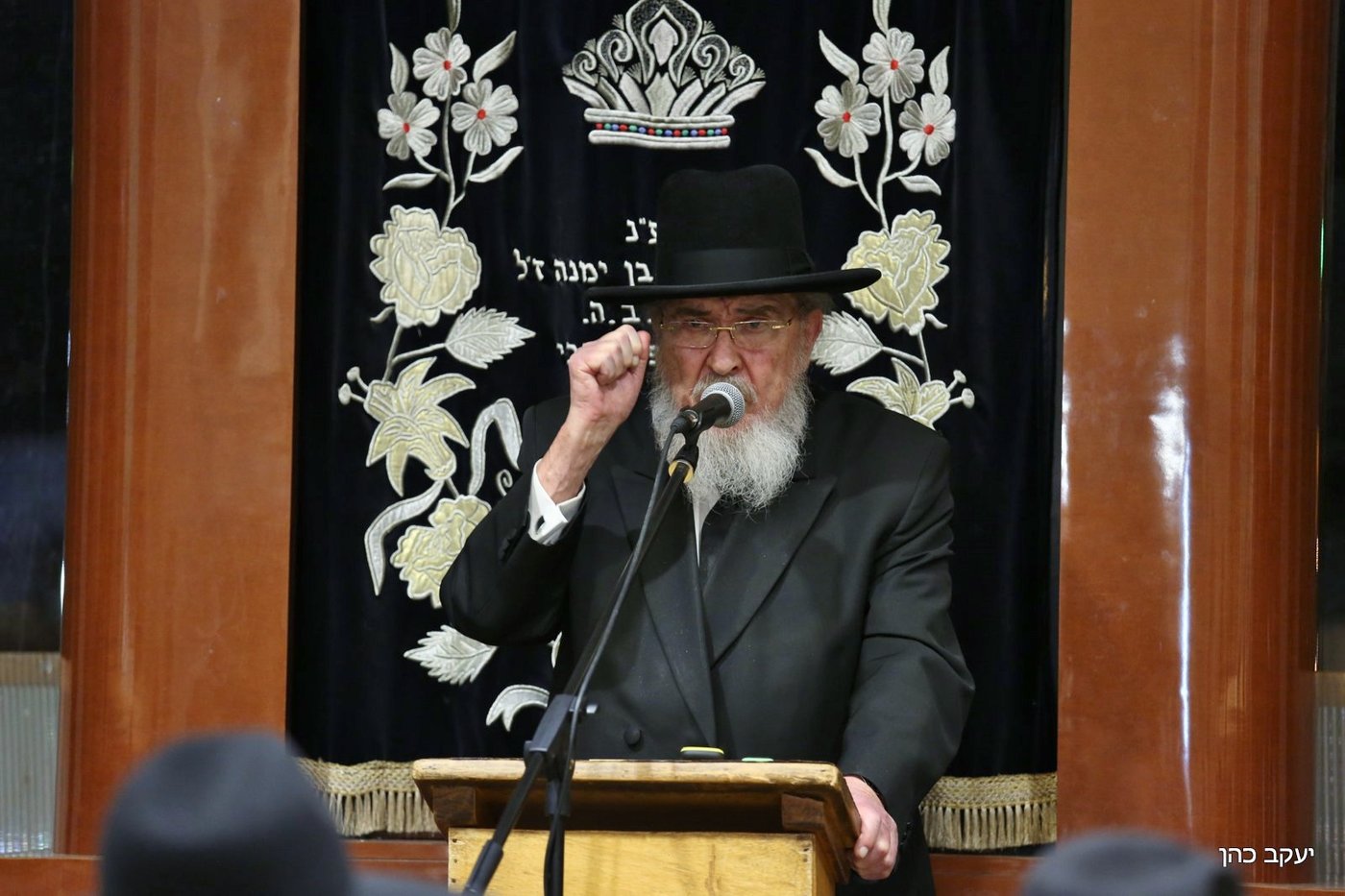 ראש הישיבה חכם שלום כהן ספד לרעייתו ובכה • צפו