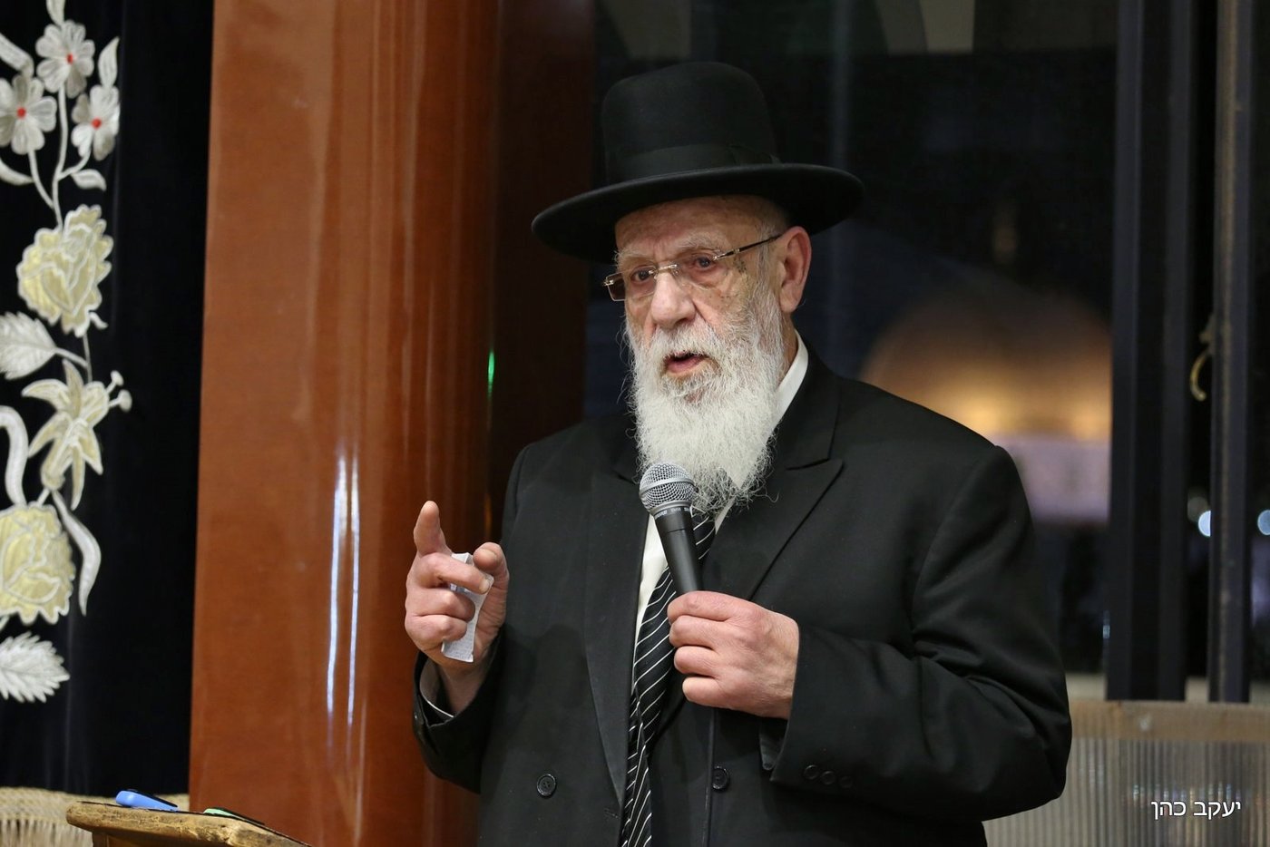 ראש הישיבה חכם שלום כהן ספד לרעייתו ובכה • צפו
