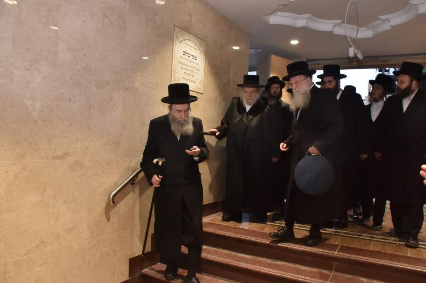 לונדון: 15 אלף איש בהדלקה של האדמו"ר מבעלזא