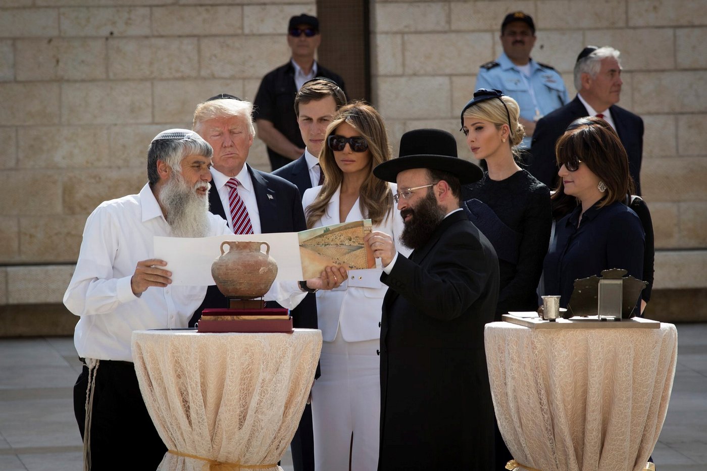 משפחת טראמפ בכותל