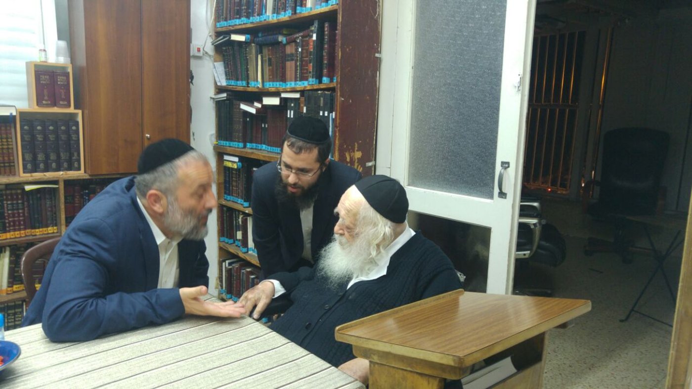 "תצא מהכל בלי כלום": דרעי התברך בבית מרן הגר"ח