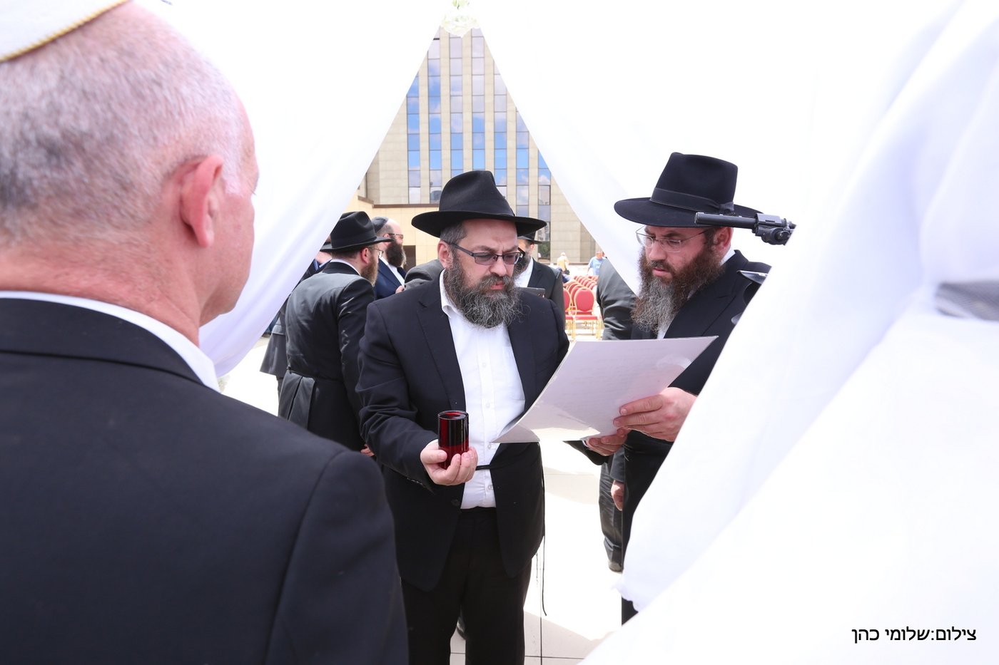 באירוע אחד: חופה כדת וכדין לשלושה זוגות מתקרבים