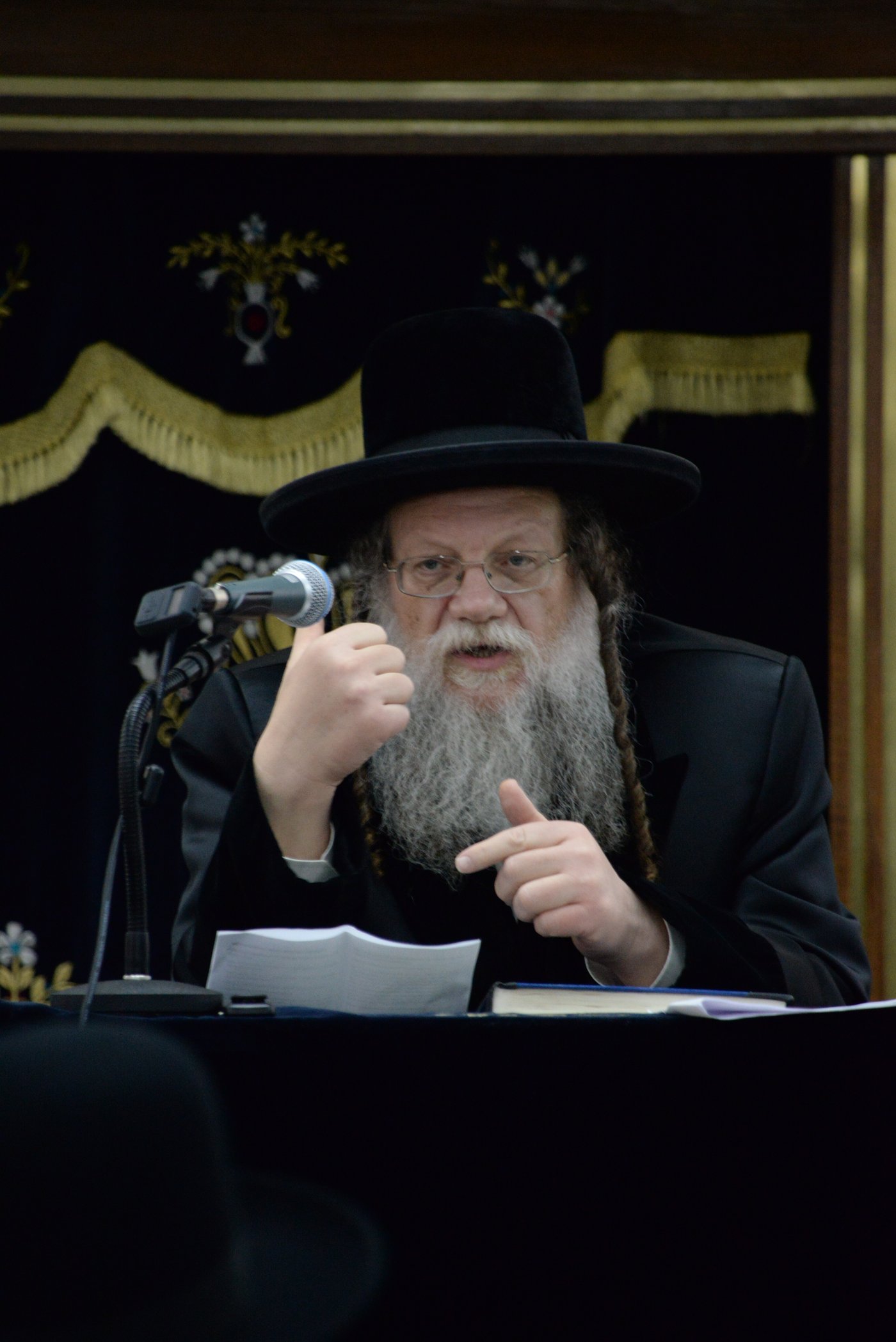 טיש ההילולא במודז'יץ • גלריה