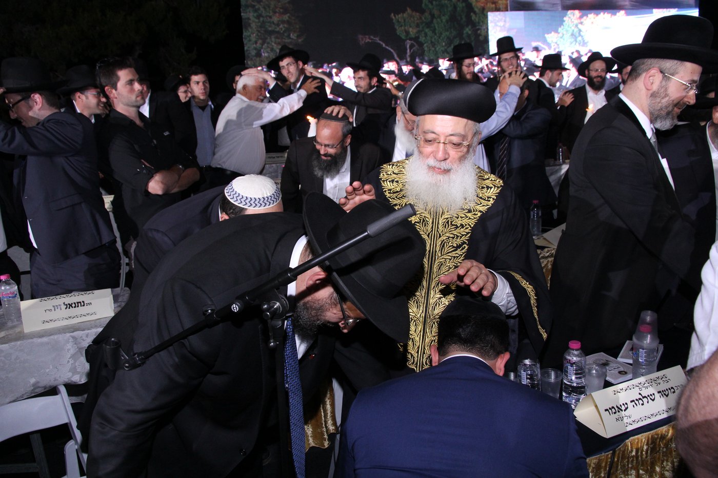 רבבות בהילולא של הרב מרדכי אליהו זצוק"ל