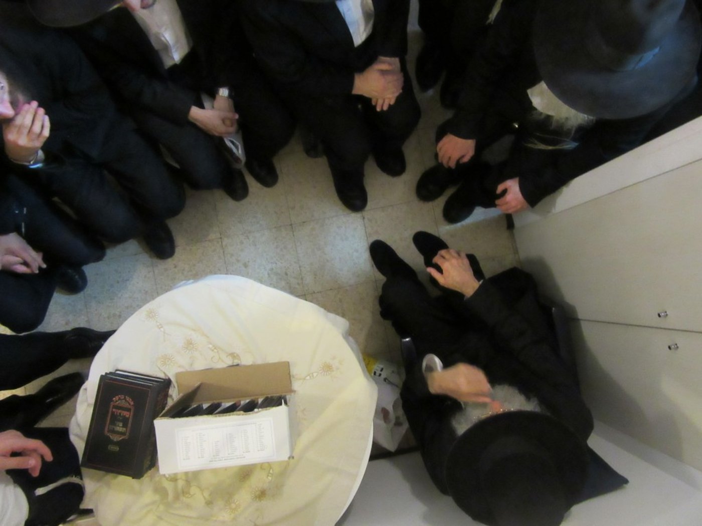 גלריה מסכמת: ניחום אבלים אצל הגר"ש מרקוביץ'