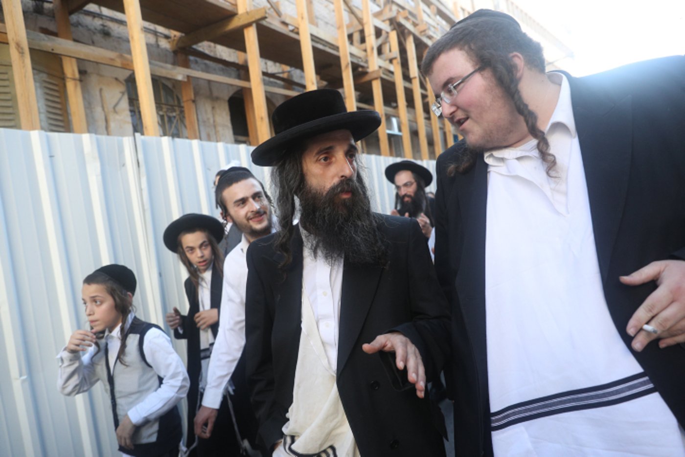 שב למשפחתו: יואליש קרויס התקבל בשמחה במאה שערים. צפו