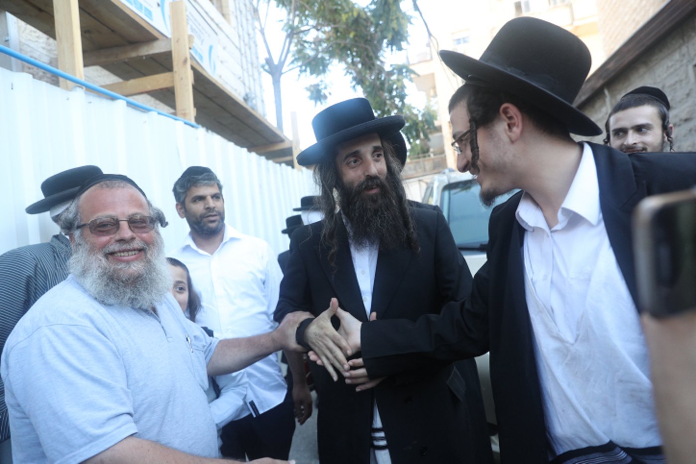 שב למשפחתו: יואליש קרויס התקבל בשמחה במאה שערים. צפו