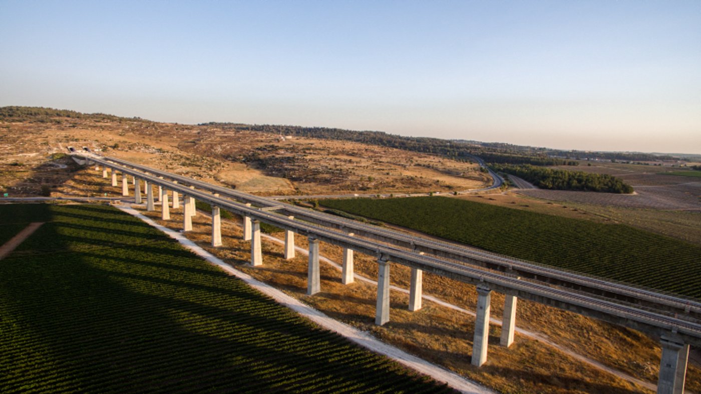 סיור מצולם:  לטרון, גשרי הרכבת  ומיני ישראל