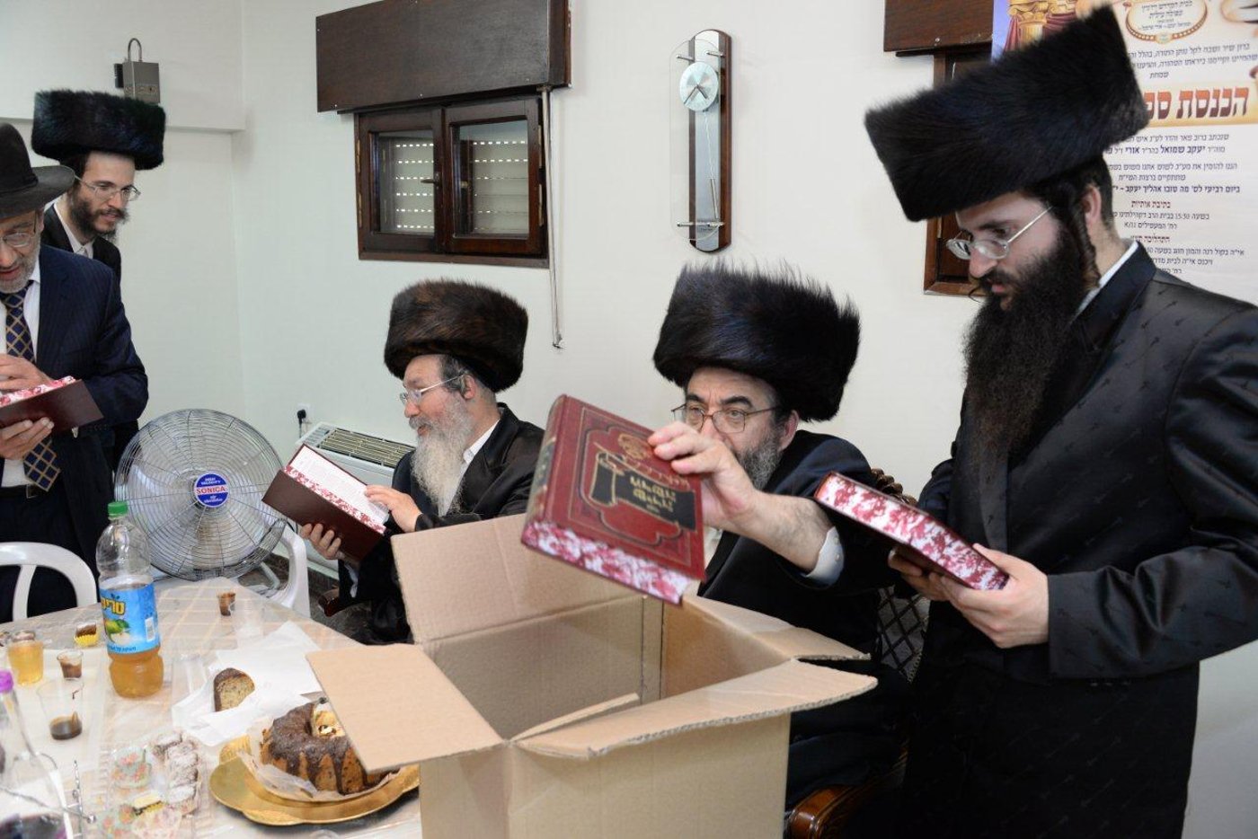 עפולה חגגה הכנסת ספר תורה • צפו בתיעוד