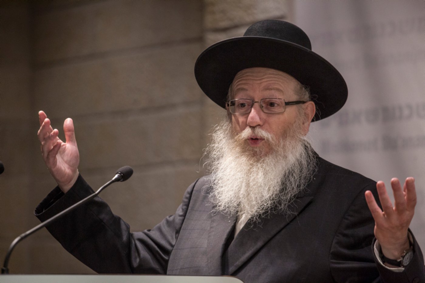 ליצמן: אפעל למנוע מעבר של רופאים