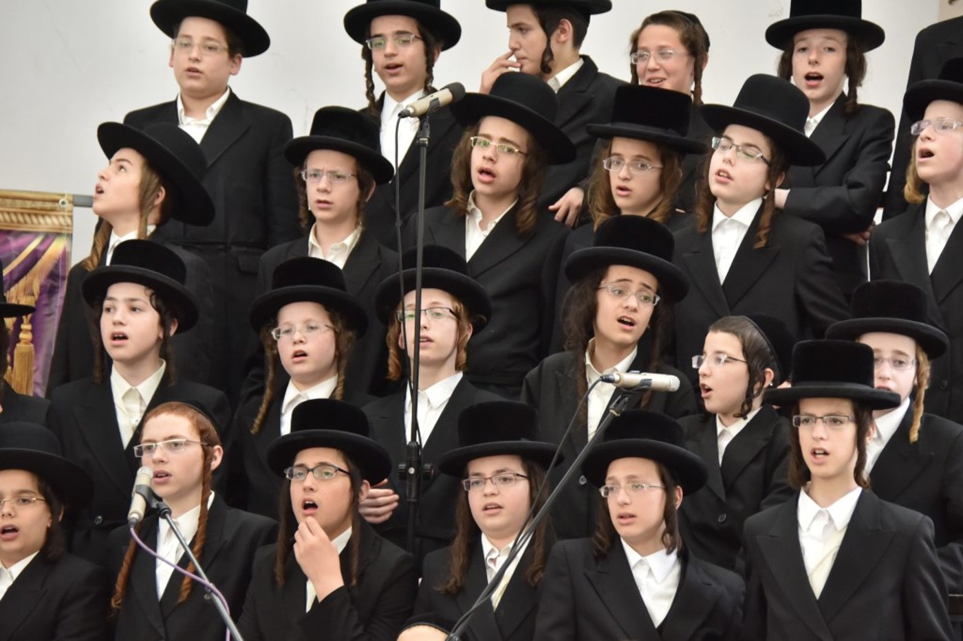 ילדי כיתה ג' בת"ת 'זיו התורה' חגגו את סיום חמישה חומשי תורה • גלריה