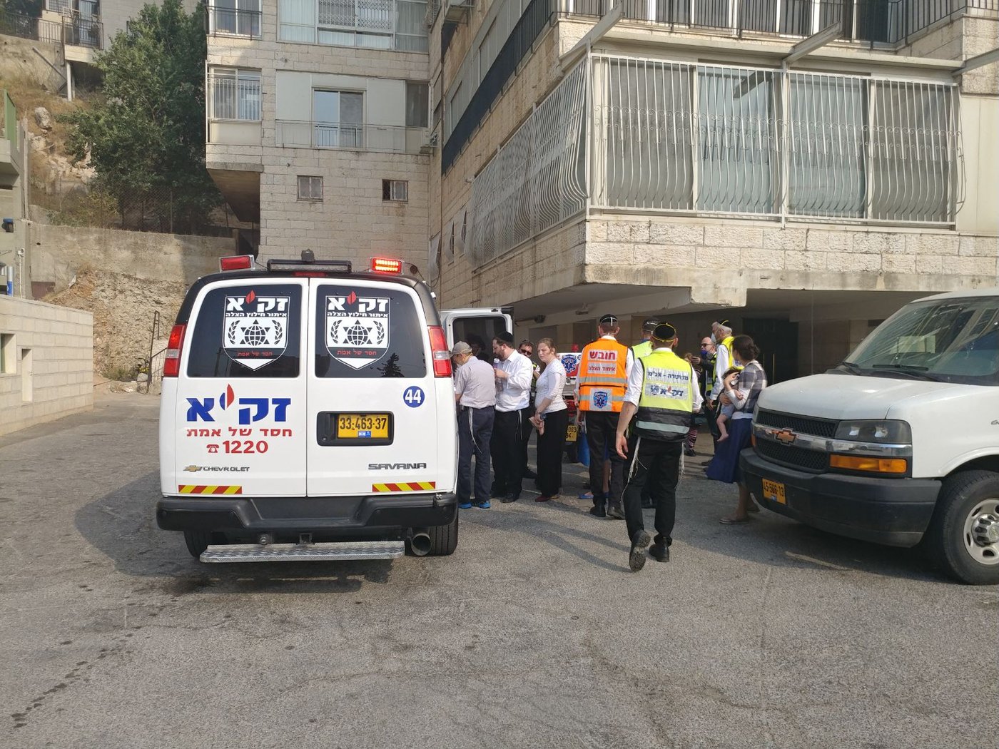 העשן הסמיך - וההוראה: "על תושבי רוממה להסתגר בבתיהם"