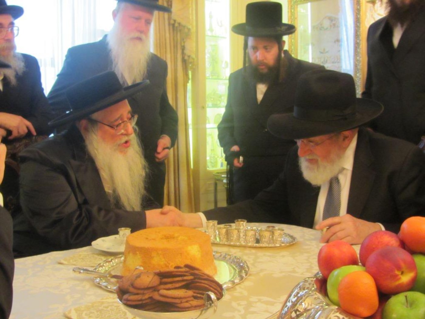 הנגיד שנפטר וחפצי האמנות הקדושים. צפו